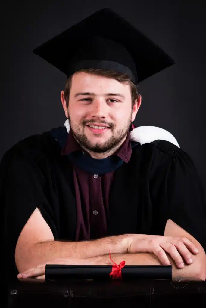 Personalized graduation portraits reflecting the journey of each graduate